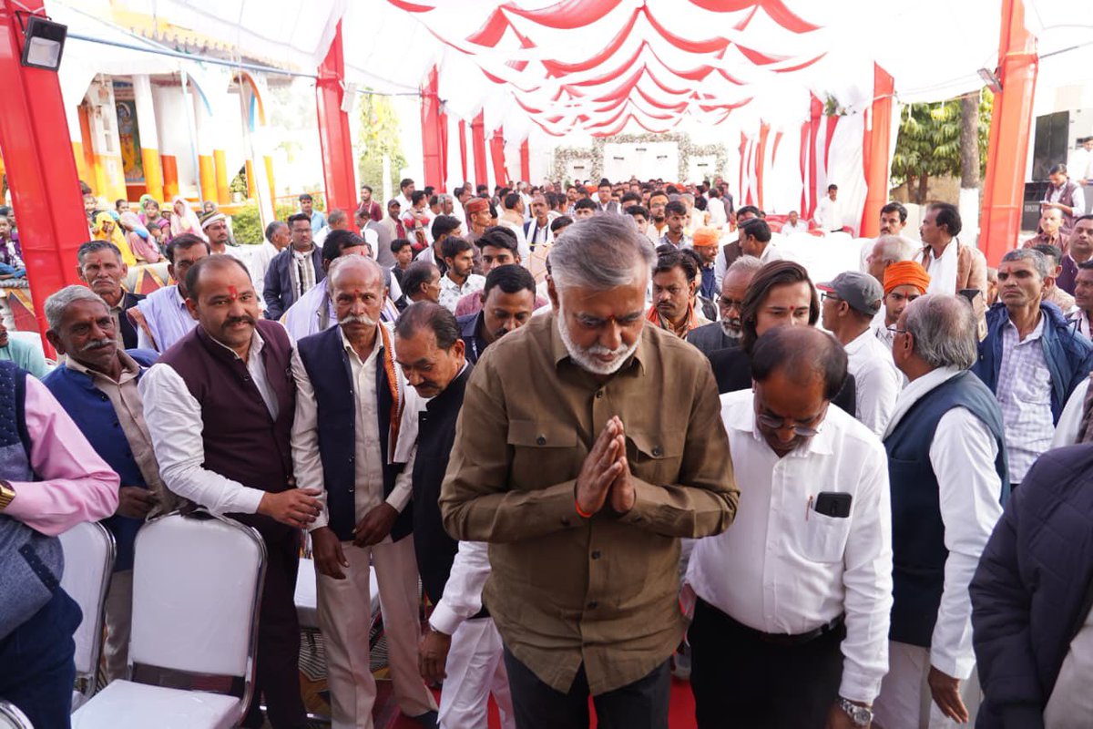 prahladspatel's tweet photo. भाजपा की वरिष्ठ नेत्री श्रीमति तृप्ति-स्व. बाबू सिंह जी (पूर्व जि.पं. उपाध्यक्ष) की पुत्री एवं जि पं सदस्य सर्वजीत सिंह की बहिन संस्कृति के वैदिक सनातन परंपरा के अनुसार सगाई (रोका) कार्यक्रम में सम्मिलित होकर बधाई। बच्चों के जीवन की एक पवित्र और सुंदर यात्रा का शुभारंभ हुआ। नव युगल को सुखमय जीवन का आशीर्वाद दिया।दोनों पक्षों से सम्मिलित महानुभावों से पुराना परिचय एवं संबंध होने से मुलाक़ात विशेष बन गई ।

 @SarvjeetSingh_1 @03sushilgupta