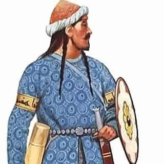 SAÇ ÖRMEK TÜRK GELENEĞİDİR.

Türk alpleri, bir Orta Asya geleneği olarak özün ve gücün saçta olduğuna inandıkları için savaş öncesinde saçlarını örerlerdi. Aynı şekilde atların kuyrukları da düğümlenirdi. Saçların yanları arkaya kadar kazıtılır ve uzatılan saçlar, arkaya doğru