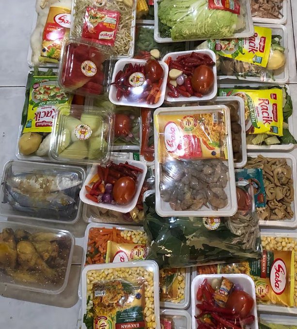 jungjless's tweet image. Finally found a store for people who can’t cook but still want homemade meals 🤍 THIS STORE IS A LIFESAVER 😭😭❤️