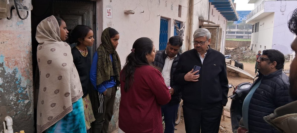 bstvlive's tweet photo. आगरा : खसरे के दो केस मिलने पर ANM की सेवा समाप्त 

➡टीका लगाने, विटामिन ए पिलाने के थे निर्देश
➡निर्देश के बाद भी ANM, आशा बहू की लापरवाही 
➡आशा कार्यकर्ताओं पर जल्द होगी कार्रवाई- CMO
➡सीएचसी अछ���ेरा के रुनकता कस्बे का है मामला 

#Agra #MeaslesCase #ANMAction #HealthcareNegligence