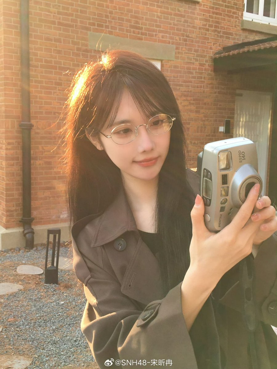 palgoopal's tweet image. 260123 송신란 웨이보

该怎么开口 最近是天冷了 还是想你了 

#SNH48 #宋昕冉 #송신란 #SongXinran