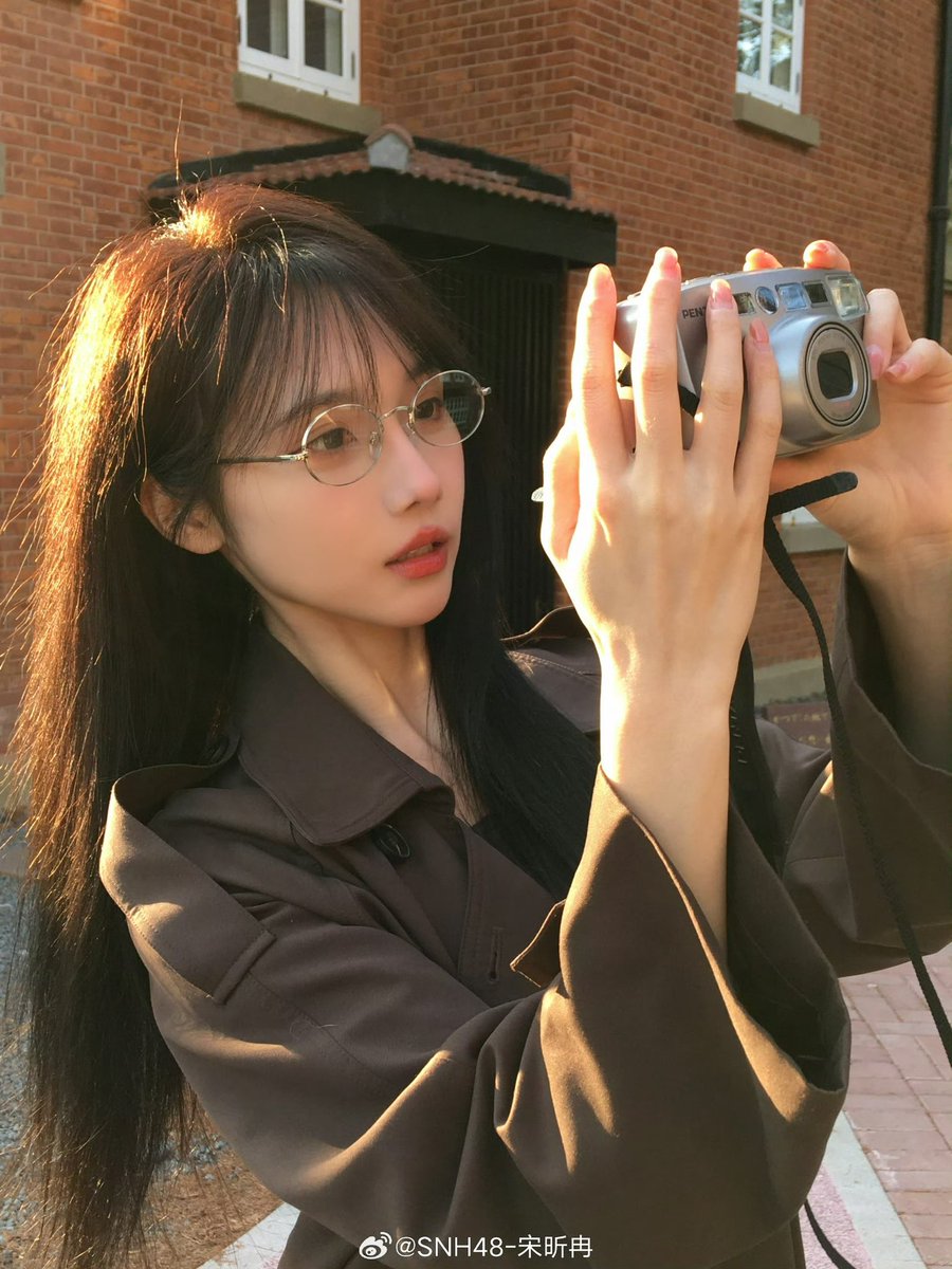 palgoopal's tweet image. 260123 송신란 웨이보

该怎么开口 最近是天冷了 还是想你了 

#SNH48 #宋昕冉 #송신란 #SongXinran