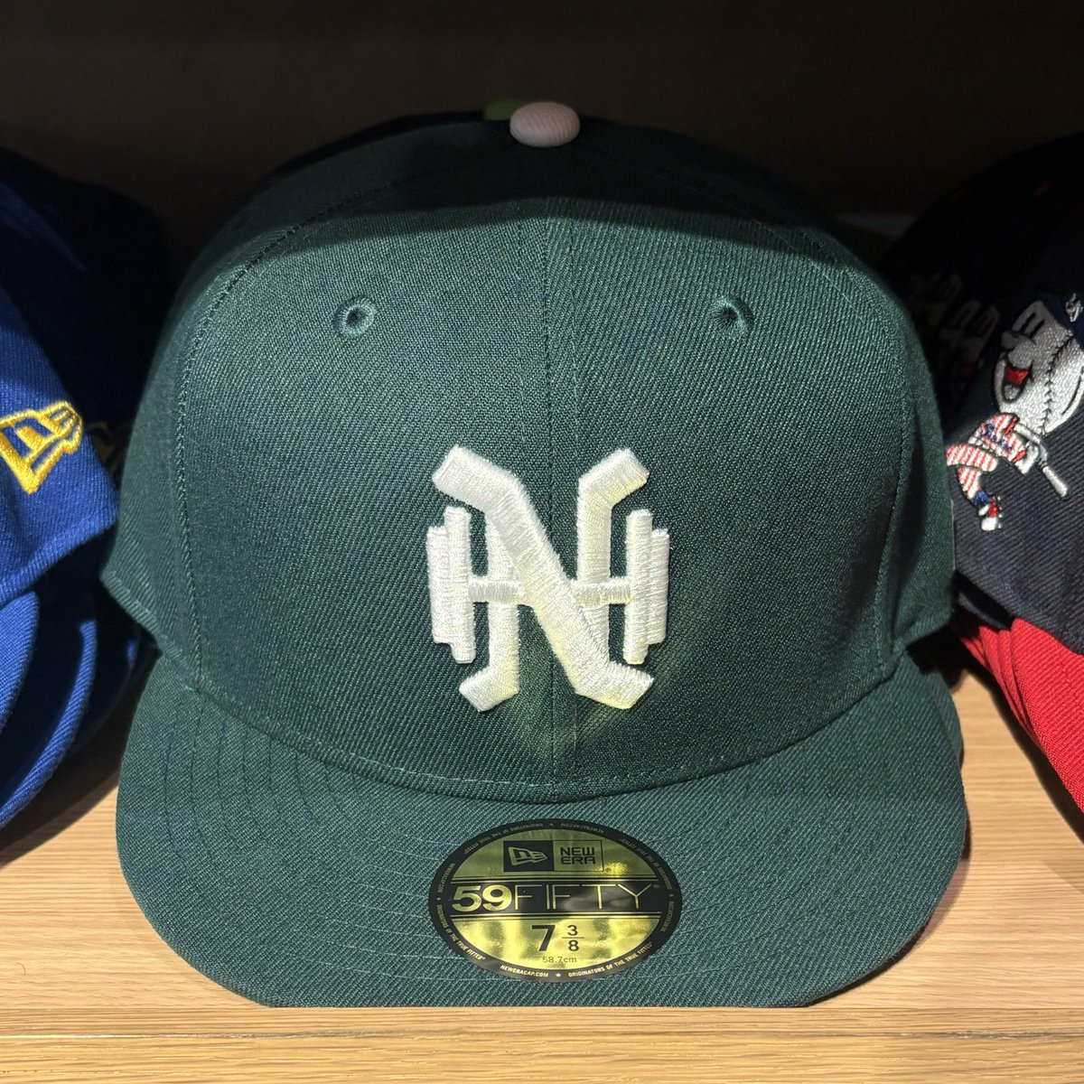 仕事終わり、平日夜に思い付きで渋谷まで出向き、宮下公園ニューエラ