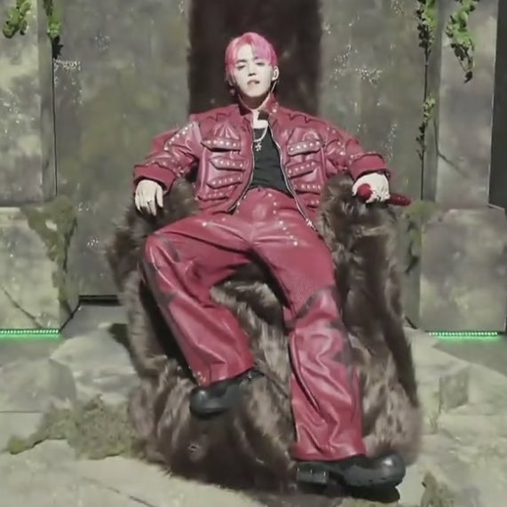xueishaoo's tweet photo. SEUNGCHEOL’S JUNGLE FIT !!! 🫠🤍 https://t.co/dIteThyfqY