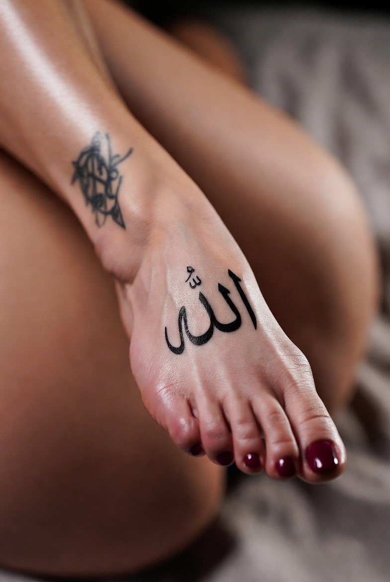 wmcouplewm's tweet photo. يا جماعة حاولو تقنعو مراتى تعمل التاتوه ده عشان مش موافقة 
بتقولي ده ميستاهلش يكون علي رجلي https://t.co/8B7AK6C8rR