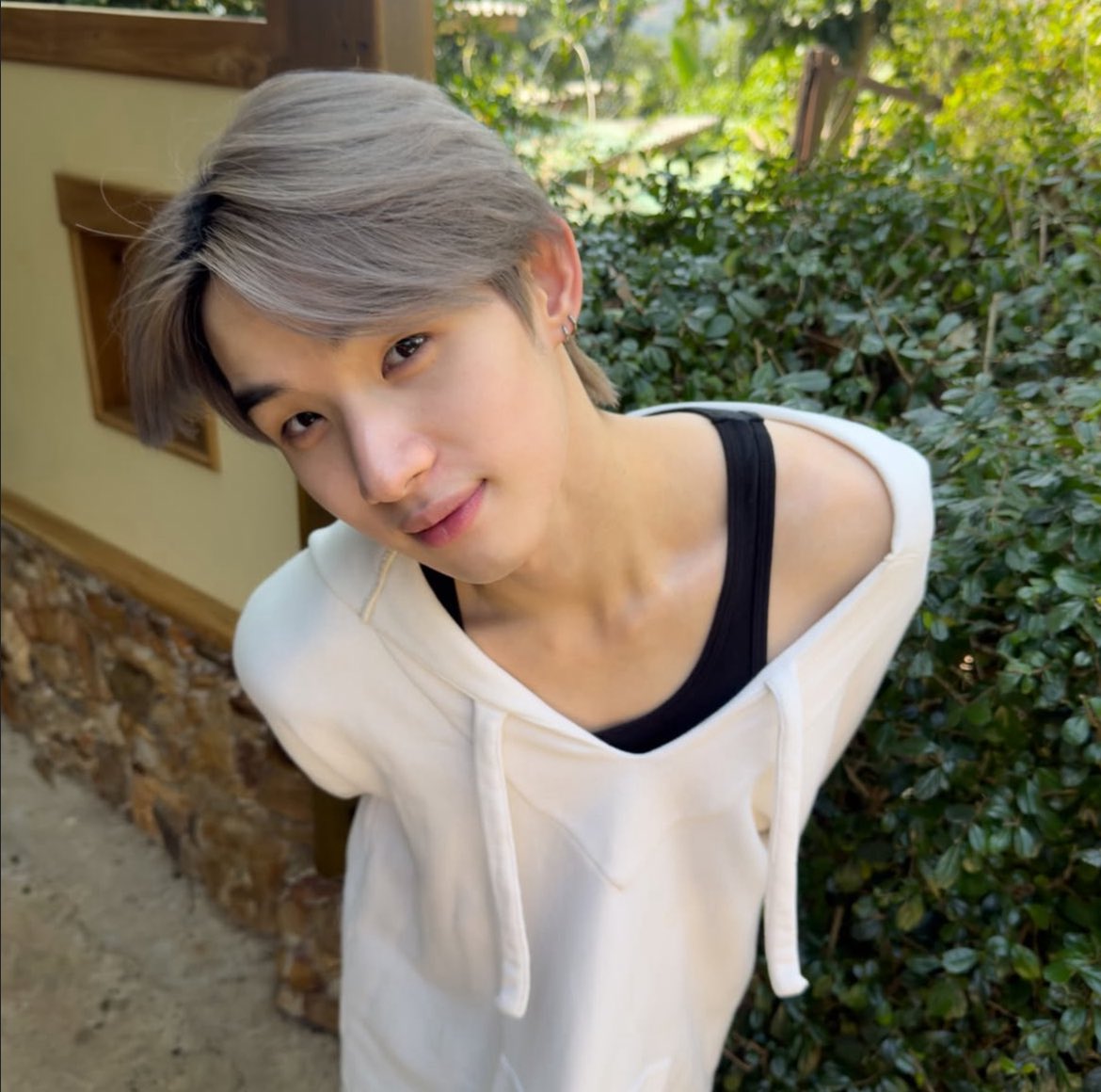 RAPPER SEBELAH MANANYA????????