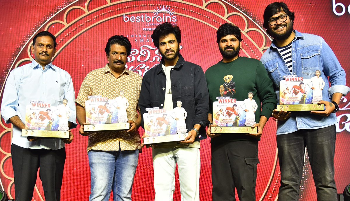 shreyasgroup's tweet photo. Soaking in the #BommaBlockbuster vibes! ❤️

Golden moments from the #NariNariNadumaMurari Sankranthi Winner Blockbuster Celebrations. 🤩😍

Join Us For Exclusive Updates 🔗 https://t.co/orpdniLtq2

Event By @shreyasgroup✌️

#NariNariNadumaMurariSankranthiWinnerBlockBusterEvent #SharwaSankranthi #NNNM

#NariNariNadumaMurari In Cinemas Now

Charming Star @ImSharwanand @AnilSunkara1 @iamsamyuktha_ @RamAbbaraju @ItsActorNaresh #YazinNizar @Composer_Vishal @dopyuvraj @gnanashekarvs @ramjowrites @brahmakadali @aj_sunkara @kishore_Atv @BhanuBogavarapu @NanduSavirigana @AKentsOfficial @StarZoneLive @saregamasouth #ShreyasMedia
