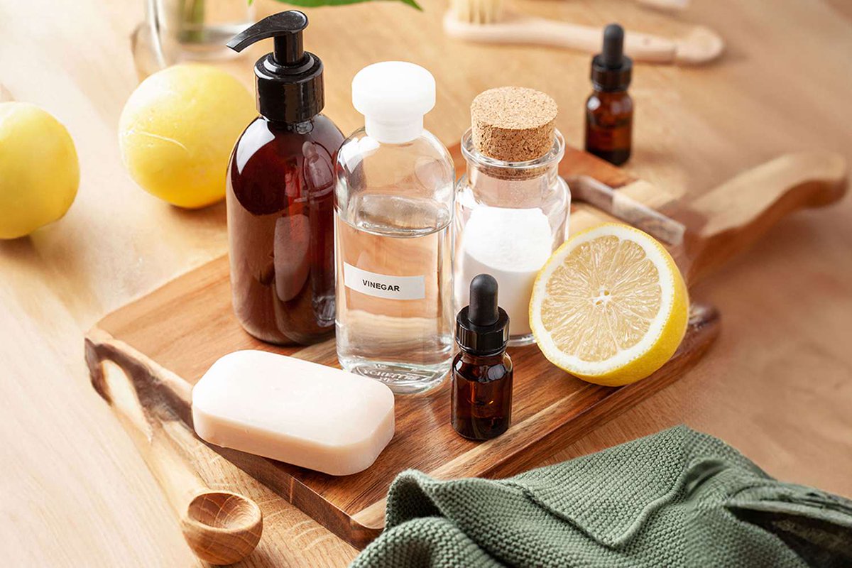BeckandCallCl's tweet photo. Eco friendly cleaning materials 
White Vinegar: Acts as a degreaser and disinfectant, great for glass, general surfaces, hard water stains.
Baking Soda: Mild abrasive great for scrubbing sinks, bathtubs, ovens.
Lemon Juice: Its acid cuts through grease, disinfects and deodorises https://t.co/DscwfqR3Xz