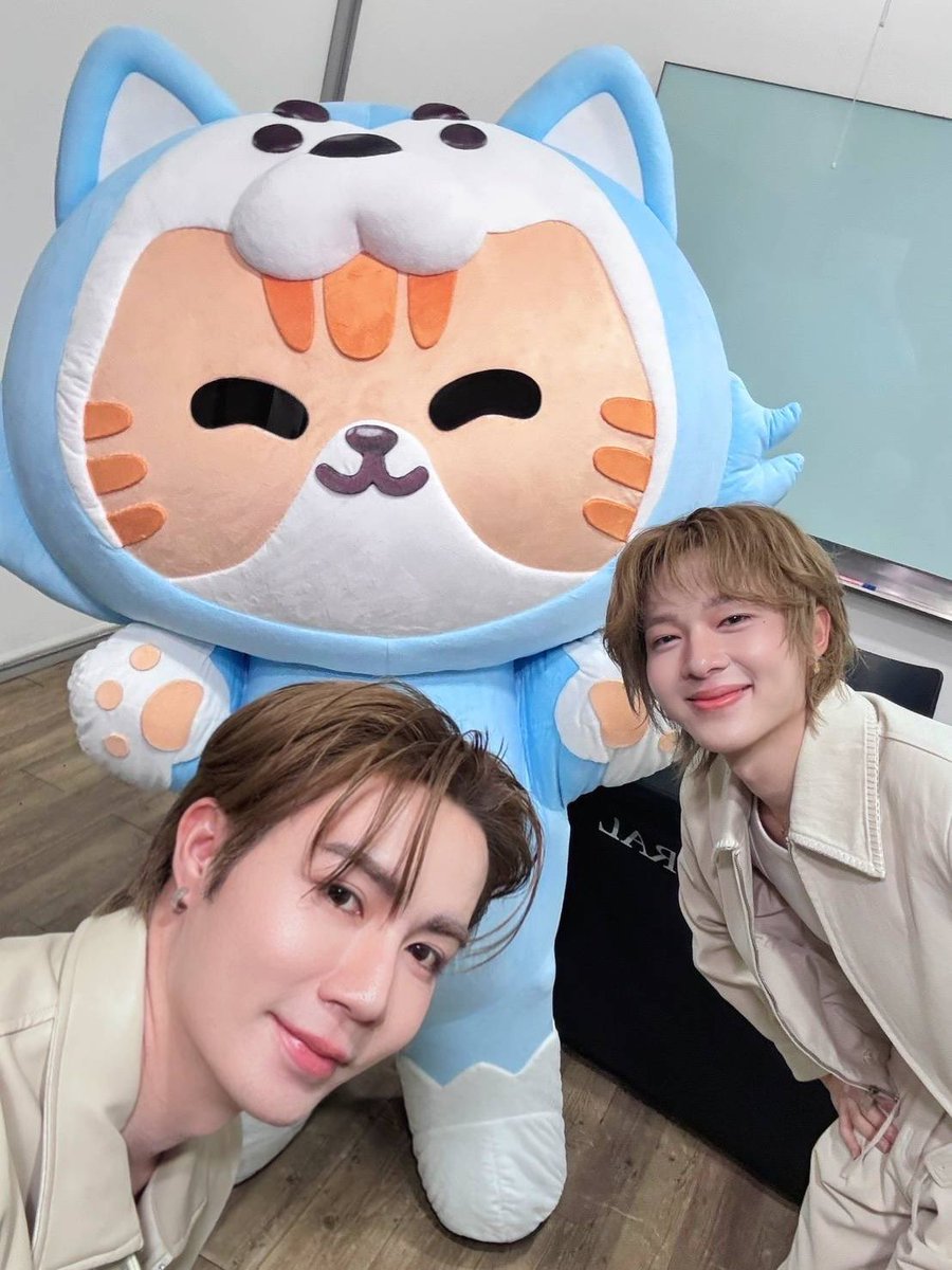 อฟช เซลฟี่~ วันนิเจ๋งมีฟามสุขมากน้าาาา ทิ่ได้อยุ่กับดี๊ปี๊และทุกคน ทิ่ห้างเซ็นทรัลปิ่นเกล้า

Central Department Store x ZNN
#ห้างเซ็นทรัลปิ่นเกล้าxZeeNunew
#BabyNongZon