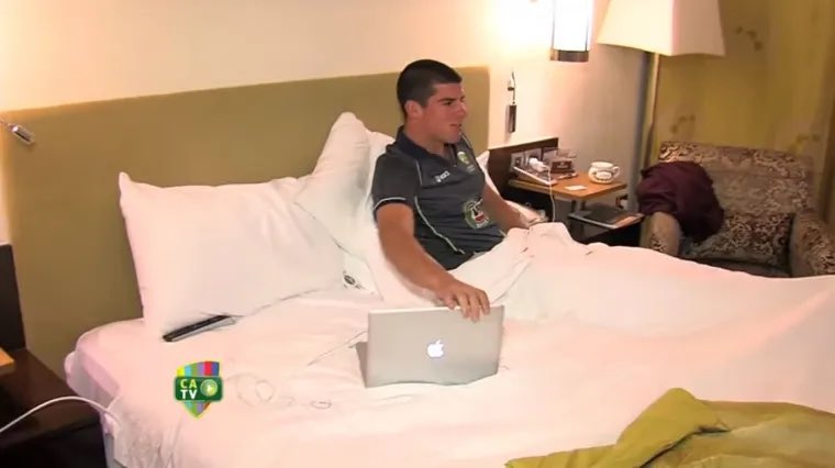 Moises getting a good night’s sleep  #BBL15