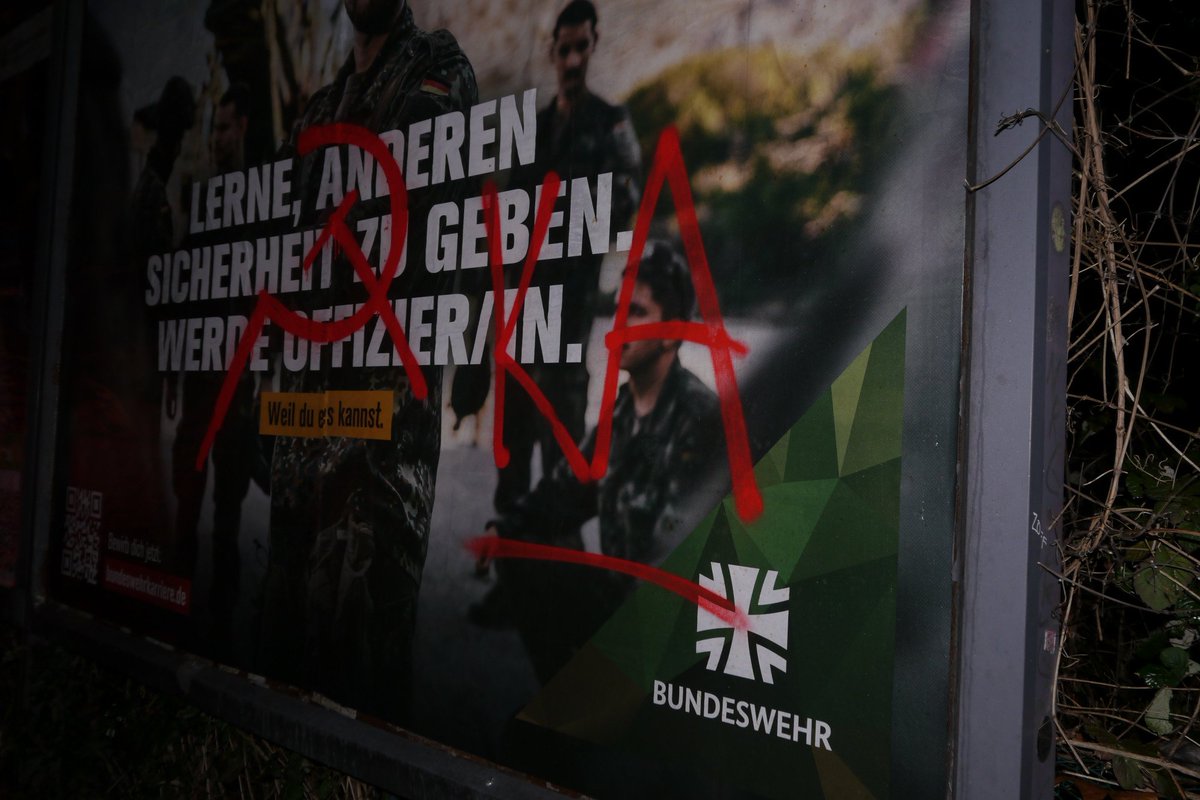 komaufbau's tweet photo. Solidarität mit Rojava! Jetzt ist die Zeit zu handeln! 
Verteidigen wir das demokratische Rojava und die Frauenrevolution! 

Hier ein paar Impressionen von Aktionen aus den vergangenen Tagen.

#DefendRojava #RiseUp4Rojava #InternationaleSolidarität https://t.co/gko2dHlg6Q