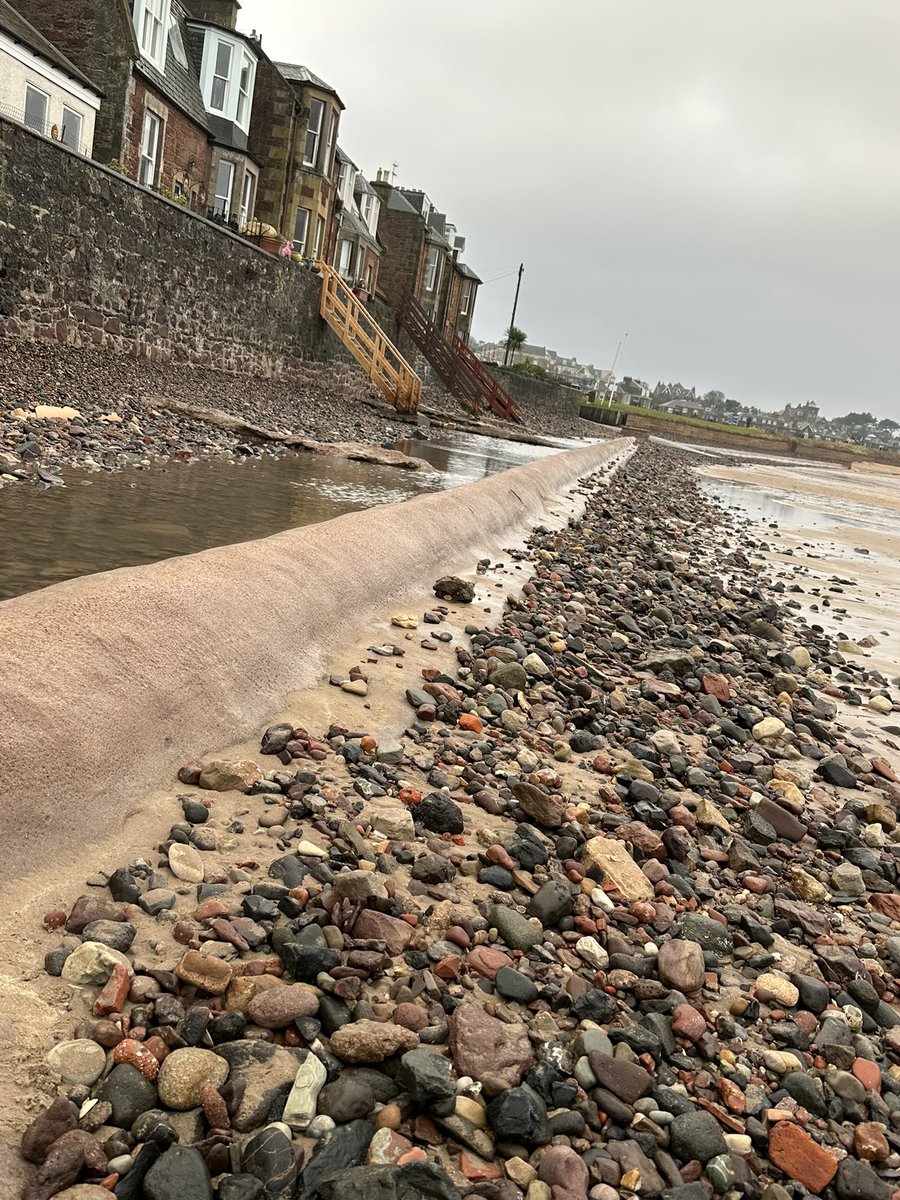 treforwalker's tweet photo. Crazy seas today . Seem to have stripped a lot of sand recently. https://t.co/RgC0c47gTE