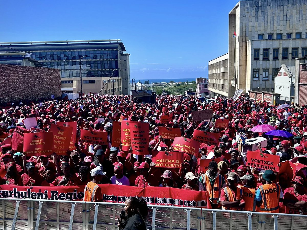 TwaRSA26's tweet image. Where is this energy that EFF members are showing in East London when it's time to put South African citizens first or save our country from illegal foreigners? 😬

There's definitely no difference between Bushiri's followers and Malema's cult members.