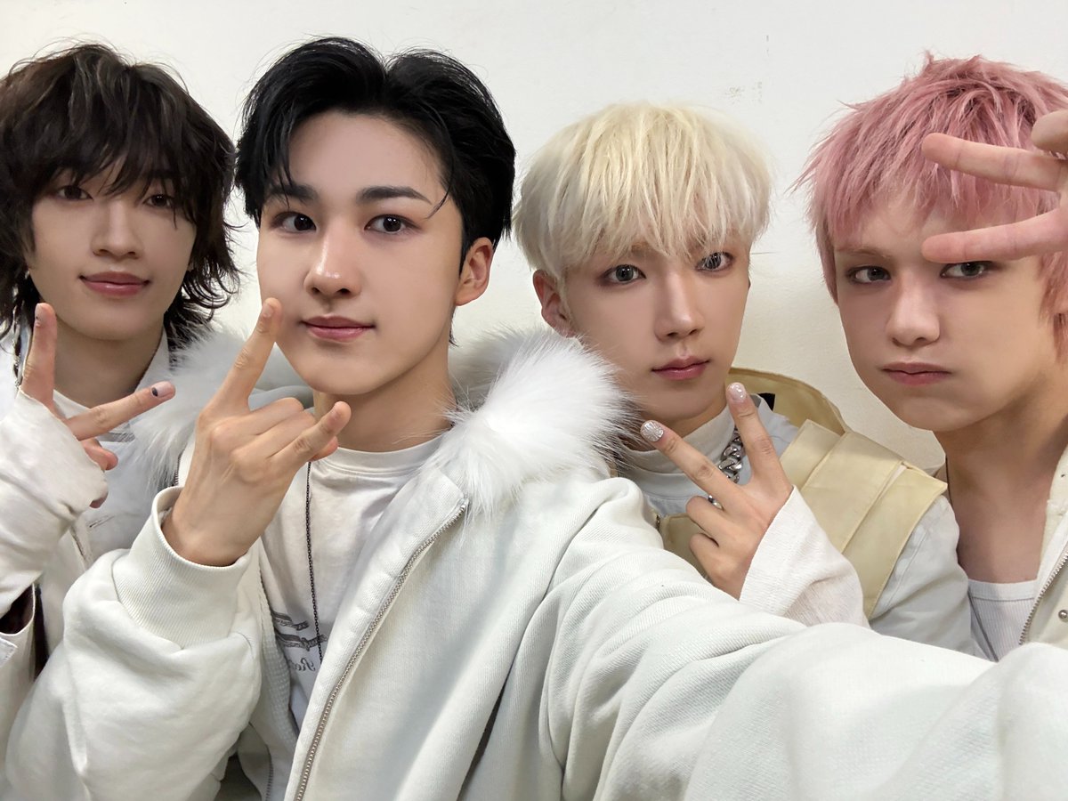 AxMxP_official's tweet photo. [#AxMxPxicture] 260123 KBS2 뮤직뱅크

𝗥𝗢𝗖𝗞 ｡･:*★

#AxMxP #에이엠피 
#AmplifyMusicPower #AmplifyMyWay #PASS https://t.co/hgsRsptNvO