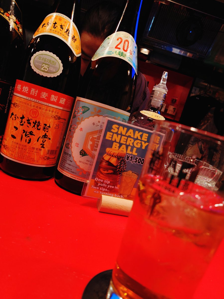 frozenheart6240's tweet image. 泰成にパー券売ろうと思ったら「その券デザインしたの僕なんで...」って言われて終わった