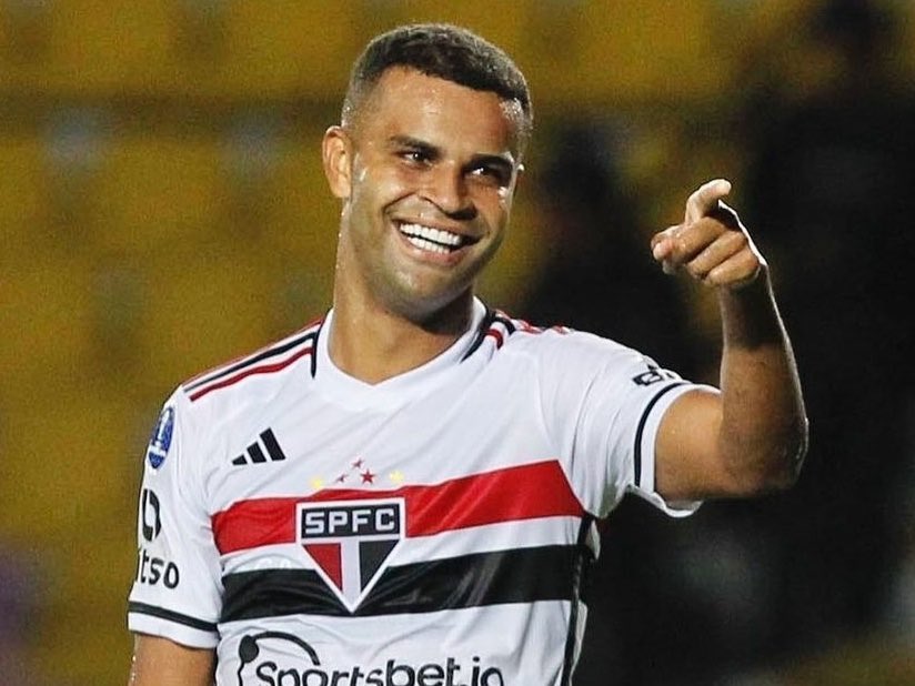 andrehernan's tweet image. 🚨🚨🤝Alisson é do Corinthians! Negócio FECHADO! Jogador assinará por 1 ano. Vai cair o pix de 1 milhão de Reais na conta do SPFC a vista pelo empréstimo e + 500 mil ao longo do contrato. (bônus e mais opção de compra). Desejo do Dorival Jr falou mais alto nessa negociação