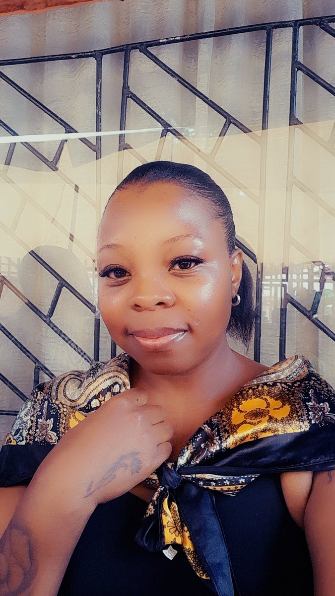 Please dont look at the tea bags. I didn't sleep, guys. Funerals are just the worst🥹