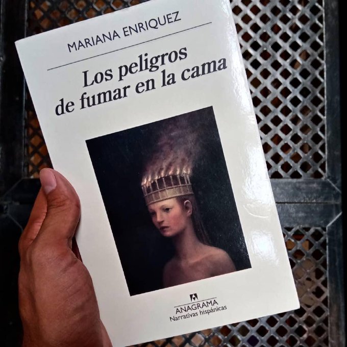 Se estrena la película 'La virgen de la tosquera', está basada en los cuentos de MARIANA ENRIQUEZ: (La virgen de la tosquera y EL CARRITO), dichos relatos se encuentran en su libro: LOS PELIGROS DE FUMAR EN LA CAMA.