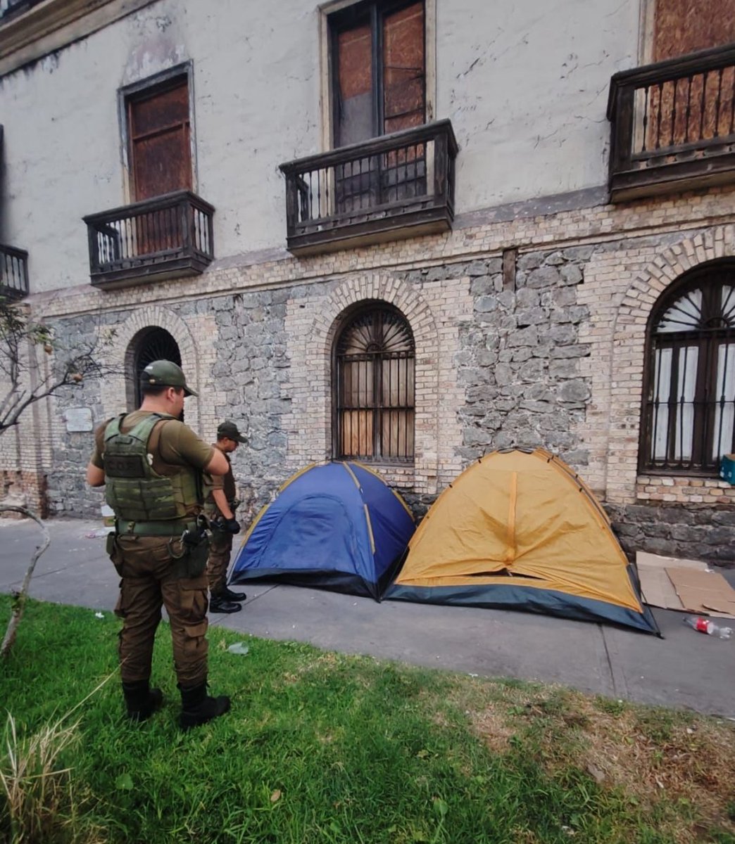 #iquique
Así amaneció el frontis de la ex aduana