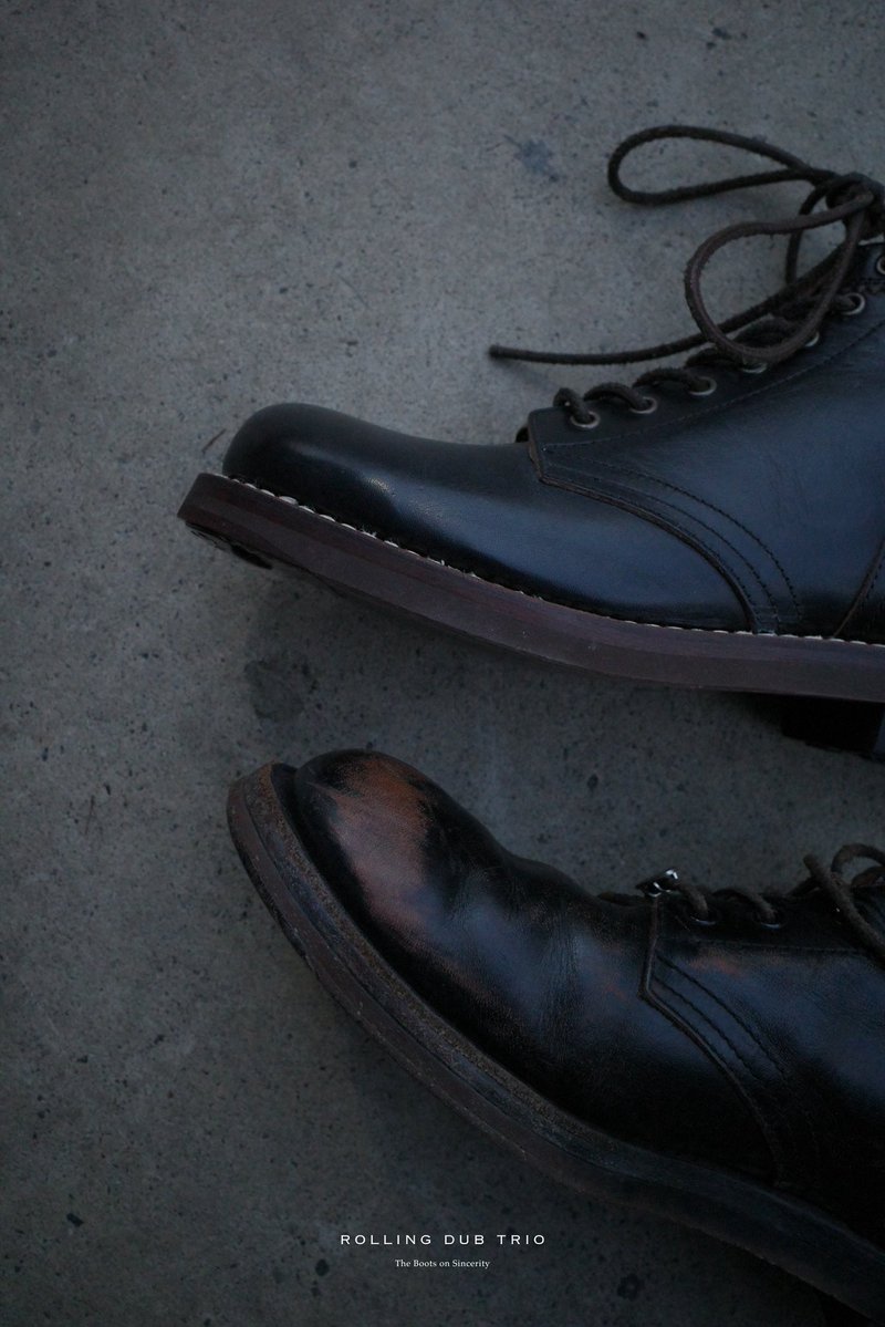 ROLLING DUB TRIO
" COUPEN 7 "
Black Horsehide

THE BOOTS SHOP：1/24(sat) 13:00-
ONLINE STORE : 1/25(sun) 19:00-
thebootsshoponline.com/products/coupe…

ミッドカットのワークブーツCOUPENの7ホールバージョン。
馬革は初のリリースとなります。