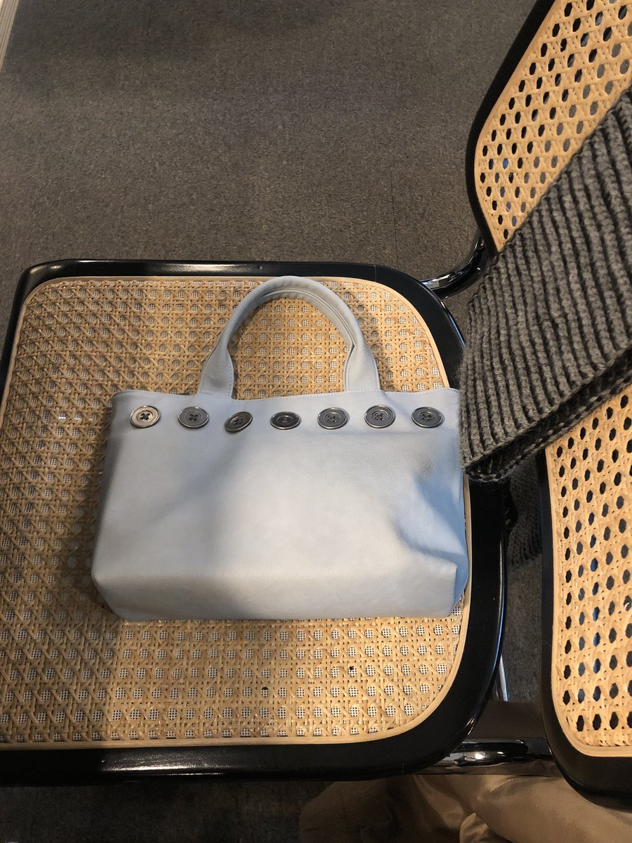 내 가방을 봐 예쁘지~