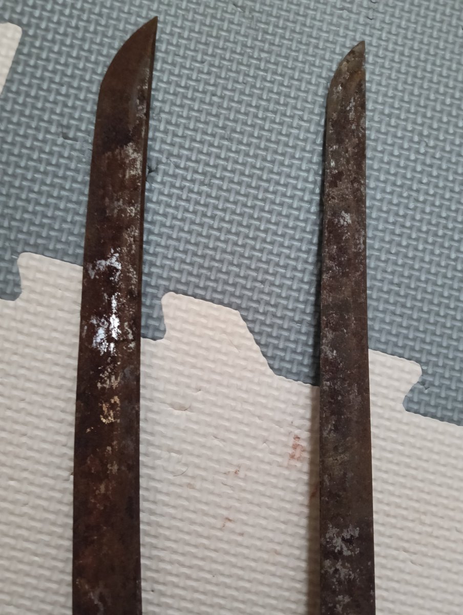 AqFtG0xIwp43795's tweet photo. 綺麗になりました✌
一応砥石代で一振り5000円で研がせてもらいました！
本当に刃文が見えて光っているだけの研ぎですが、これからもっと上手くなれるように頑張ります！
#中学生　#研磨　#日本刀 https://t.co/t9MMmYB6ZT