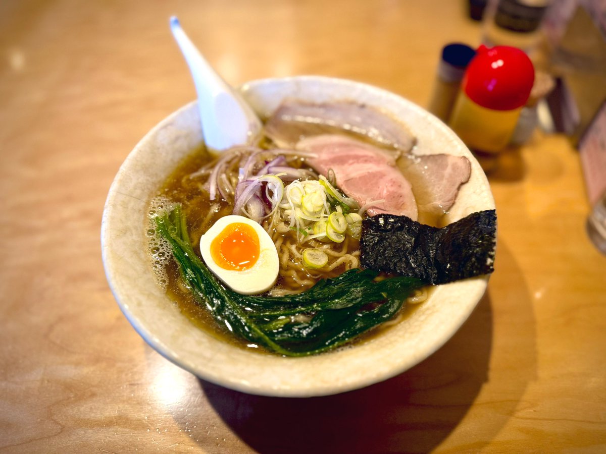 CallitAnything_'s tweet image. 時差投稿も時差投稿ですが、⏰先日、東根市の勘鳥居さんにお邪魔した際の写真。日本で唯一無二なんじゃないか説もあるオリジナリティ溢れるアンチョビらーめんは山形のらーめん文化の奥深さを感じるディープな味わいでまいう〜！🍜ごちそうさまでした！