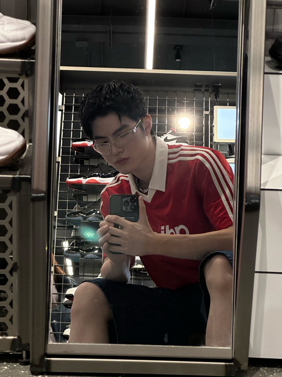 ขอบคุณพี่ๆทีมงานทาง JD Sports กับ Adidas ที่ชวนไปร่วมงาน fashion show วันนี้นะคร้าบ สนุกมากๆเลยย ♥️♥️ #JDSportsTH 
#เจอเทสดีที่JDCentralPark #JDCentralPark 
#CentralPark