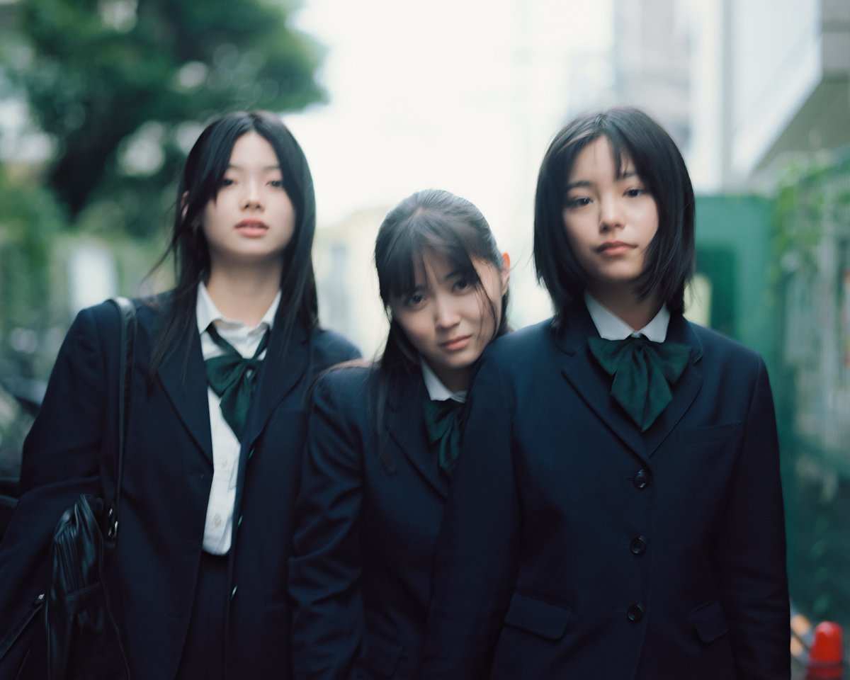 濱田英明 <a href="/HamadaHideaki/">濱田英明</a> 写真展「終点のあの子」がsee you galleryにて2月1日（日）まで開催中。1月23日より全国公開される同名の映画にスチールとして参加した写真作品にフォーカスし構成。まばゆい学生生活の中に見え隠れする嫉妬や劣等感、移りゆく感情を捉えた。

詳細 genic-web.com/articles/84862…