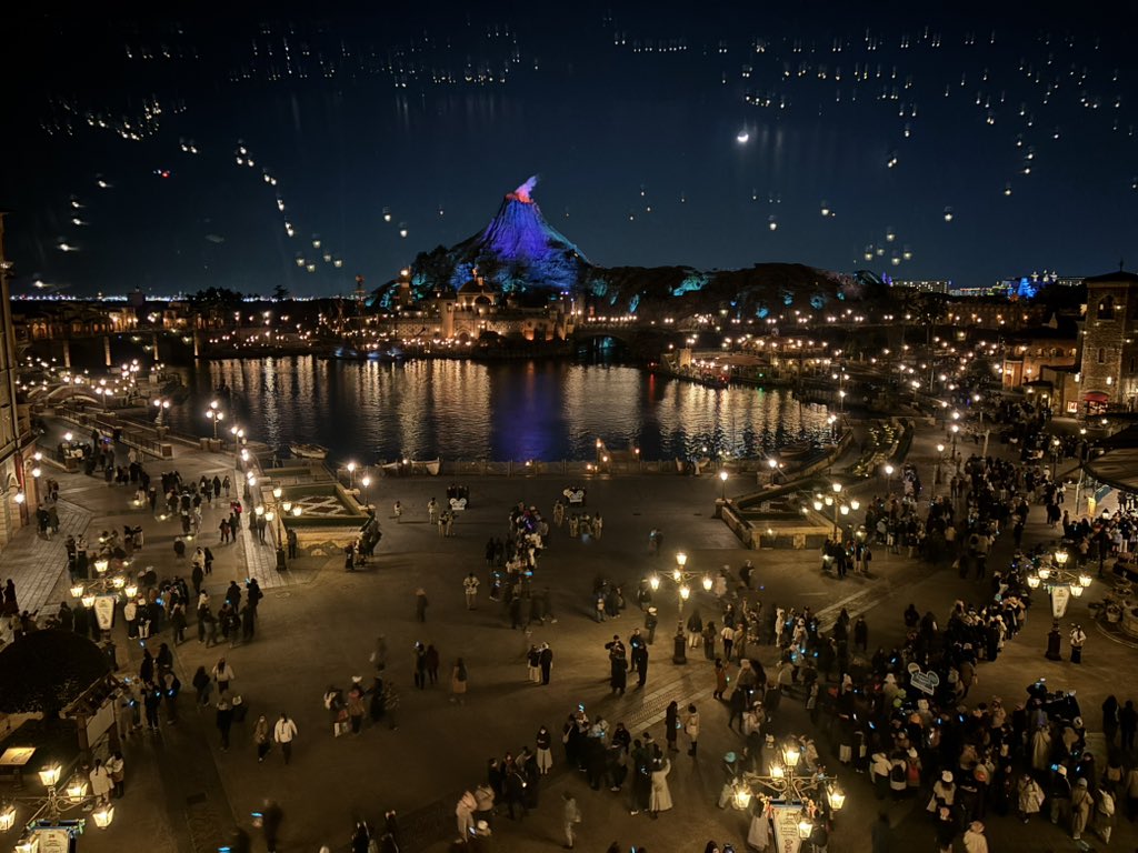 ryo_RY's tweet image. 今日、サンクスデーってやつらしくて今の時間帯スタッフの人たち？しか居ないらしいんだけど予想以上に人多い