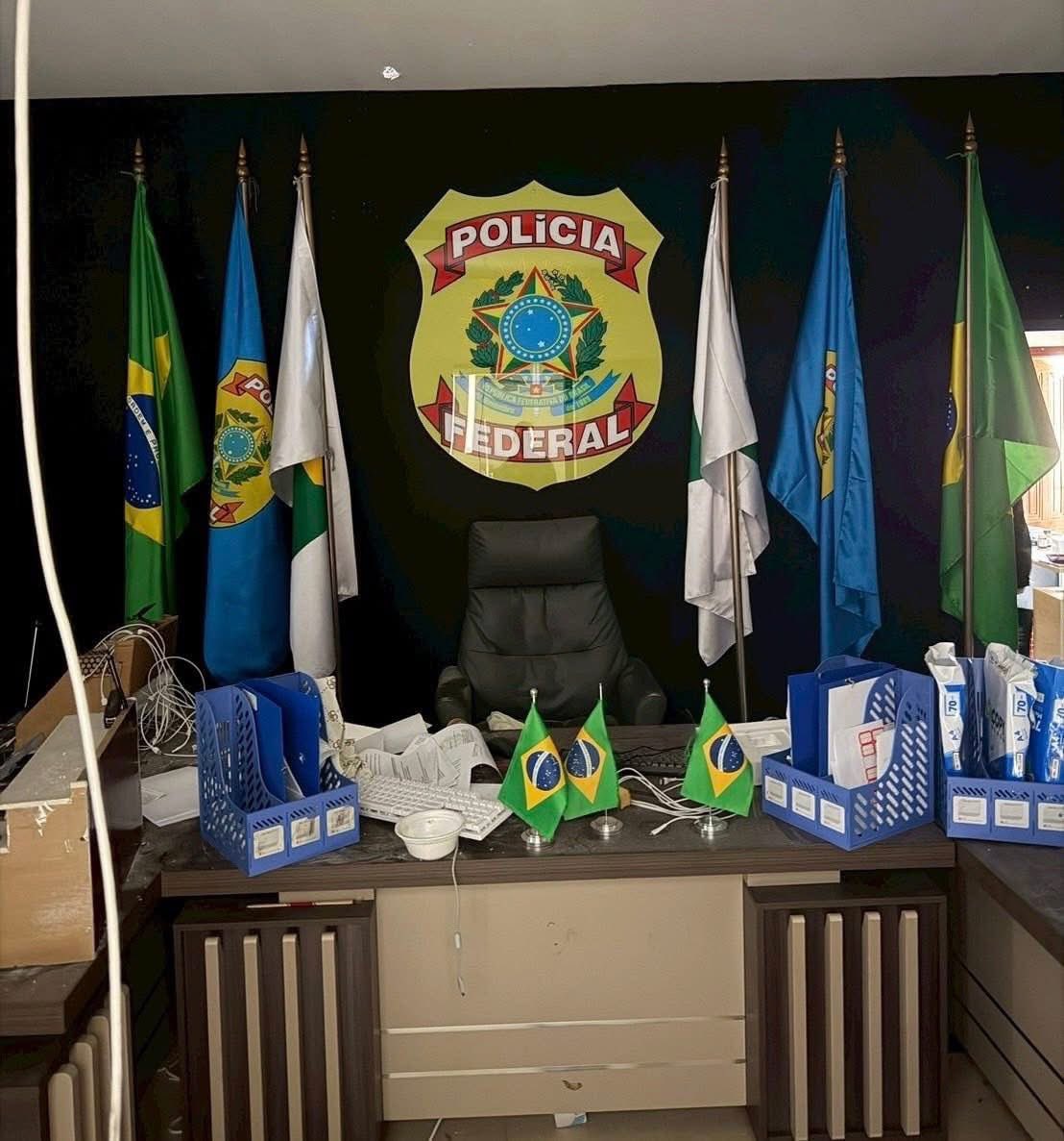 jeabPum's tweet image. สุดจัด

ทหารไทยบุกรังสแกมเมอร์ ที่ช่องจอม-โอร์เสม็ด ชายแดน จ.สุรินทร์ พบ "โรงพักปลอม" หลายประเทศ จำลองโครตเหมือน