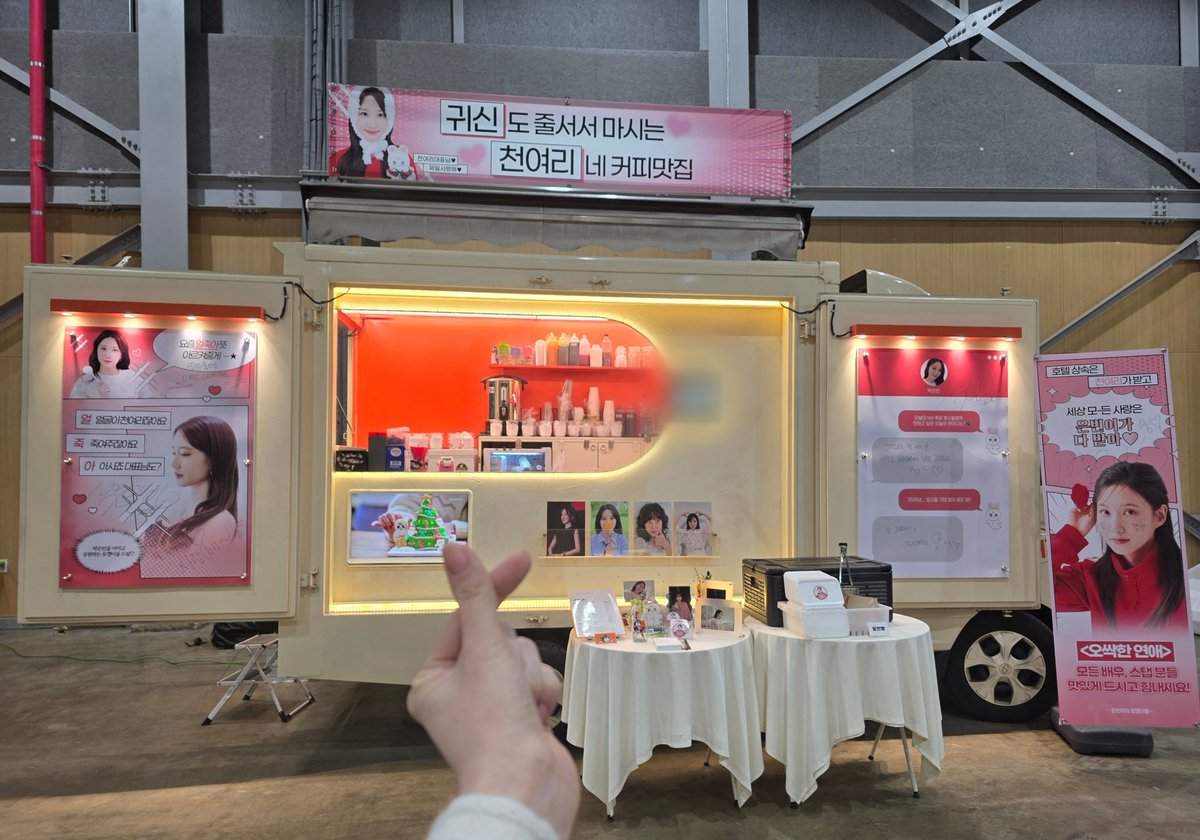 parkeunbinstaff's tweet photo. [💗] 오싹한 연애

호텔 상속은 '천여리'가 받고
세상 모-든 사랑은 '은빈'이가 받고
은빈의 사랑은 '빙고'들이 받아!
추운 날, 빙고들의 사랑 덕분에 힘차게 촬영 중!
감사합니다!!(❁´◡`❁)

#박은빈 #오싹한연애 #PARKEUNBIN #스포불가_인증요정_은빈 https://t.co/X6N0SgPoD4