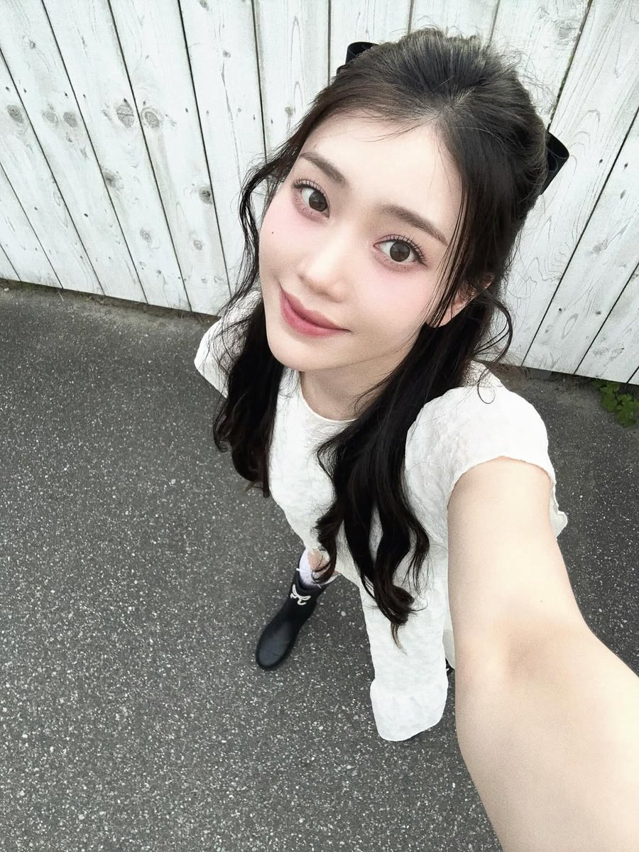 xiaotuing's tweet image. Pretty photo adds, sent! (&amp;amp;.) 예쁜 폴더.. 𓈒✿ᰍ  Like a little girl enjoying her day in a natural setting, but still sweet with its modest presence, but not—it’s perfect. I feel cheerful, constantly in an awesome mood to overflow through the pics exposure that I present to you.