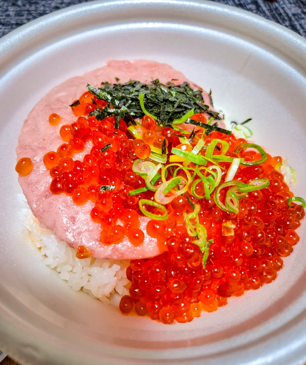 tabehapi's tweet image. すき家のいくらまぐろたたき丼！
いくらは粒が大きくておいしかったー！😍✨️