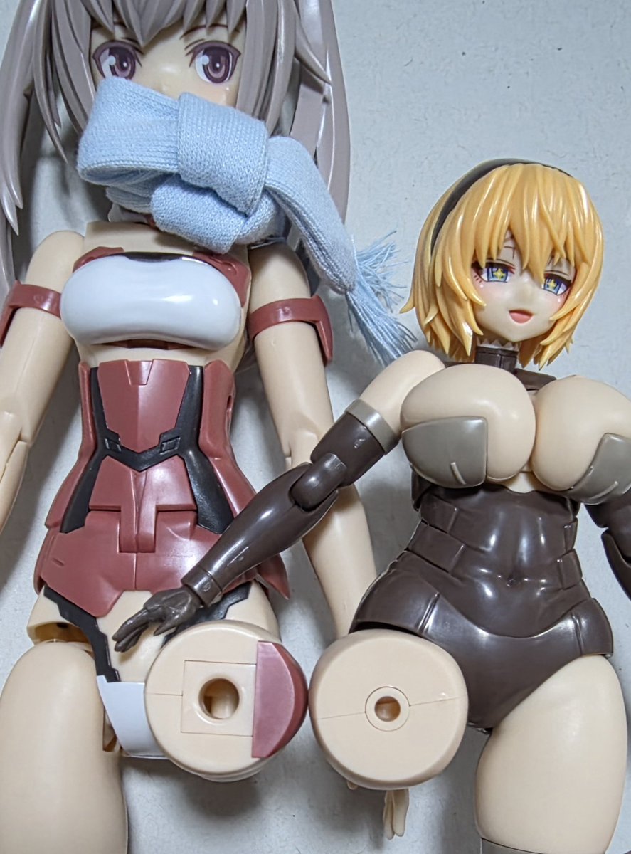 それでは輝鎚の太股がどれだけ太いかご覧いただこう
お分かりいただけただろうか？