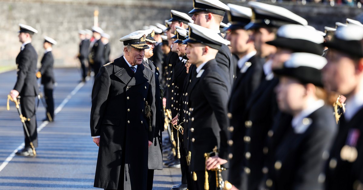 Royal Navy tweet media