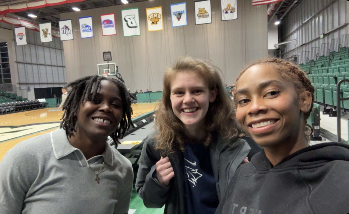 jodobro44's tweet photo. Selfies from my OGs >>> #gobing #sorrysyd #loveyou https://t.co/Vku9x0Jd0k