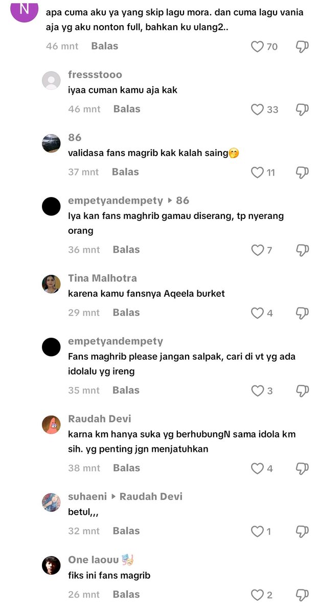 Nafilaaa23's tweet image. gue sedih baca komen gini😢gatau knp gue lgsg nangis. mana banyak bgt. aku tau kalian benci fansnya apalagi sebenernya itu fans cp ga adil aja cmn nyalahin satu fans tp yg bikin gue sedih harus bgt ya bilang fans maghrib? itu kesannya malah kayak benci ke si artisnya bkn fansnya