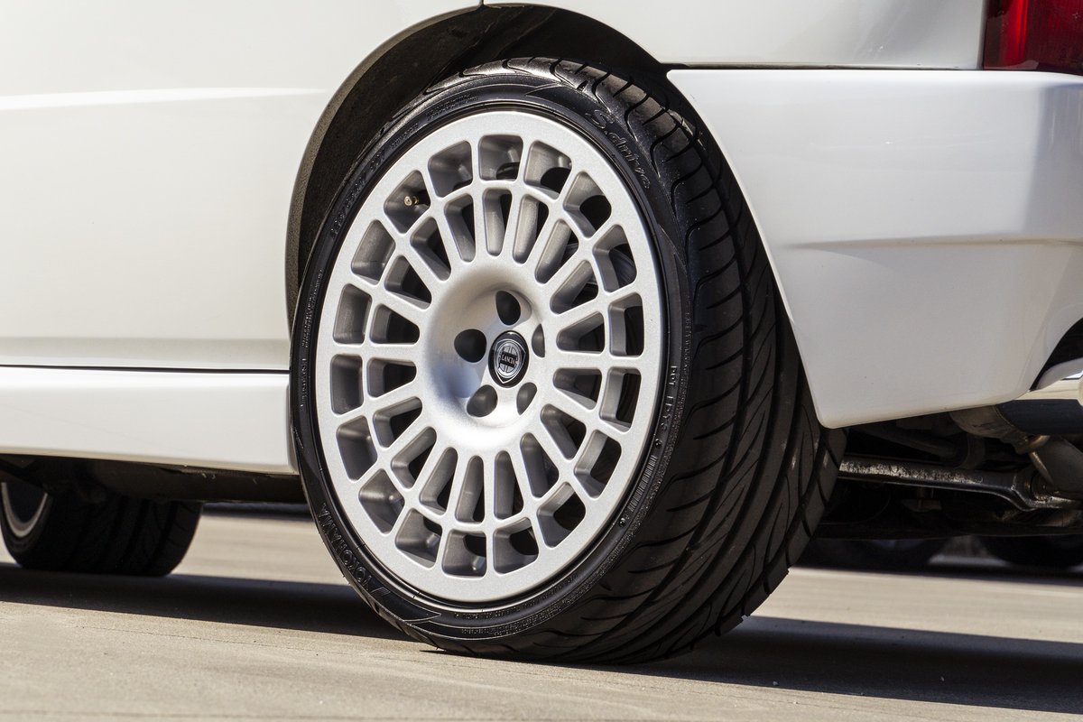 Ruote EVO Corse modello Monte Corse misure 8x17 ET25 5x98 finitura Grigio Silver applicazione RACING con tappi coprimozzo e bulloni per il fissaggio ruota.
Per informazioni o prenotazioni 📨evospeedamg@gmail.it

#evocorse #montecorse #racingwheels #madeinitaly #lancia #deltaevo