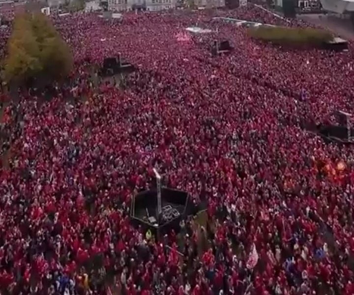 VITO_G_Wagon's tweet image. They stole our votes to form GNU between DA &amp;amp; ANC 

EFF forever…East London, Eastern Cape is the home of EFF.

CIC Julius Malema is us.

#HandsOffMalema