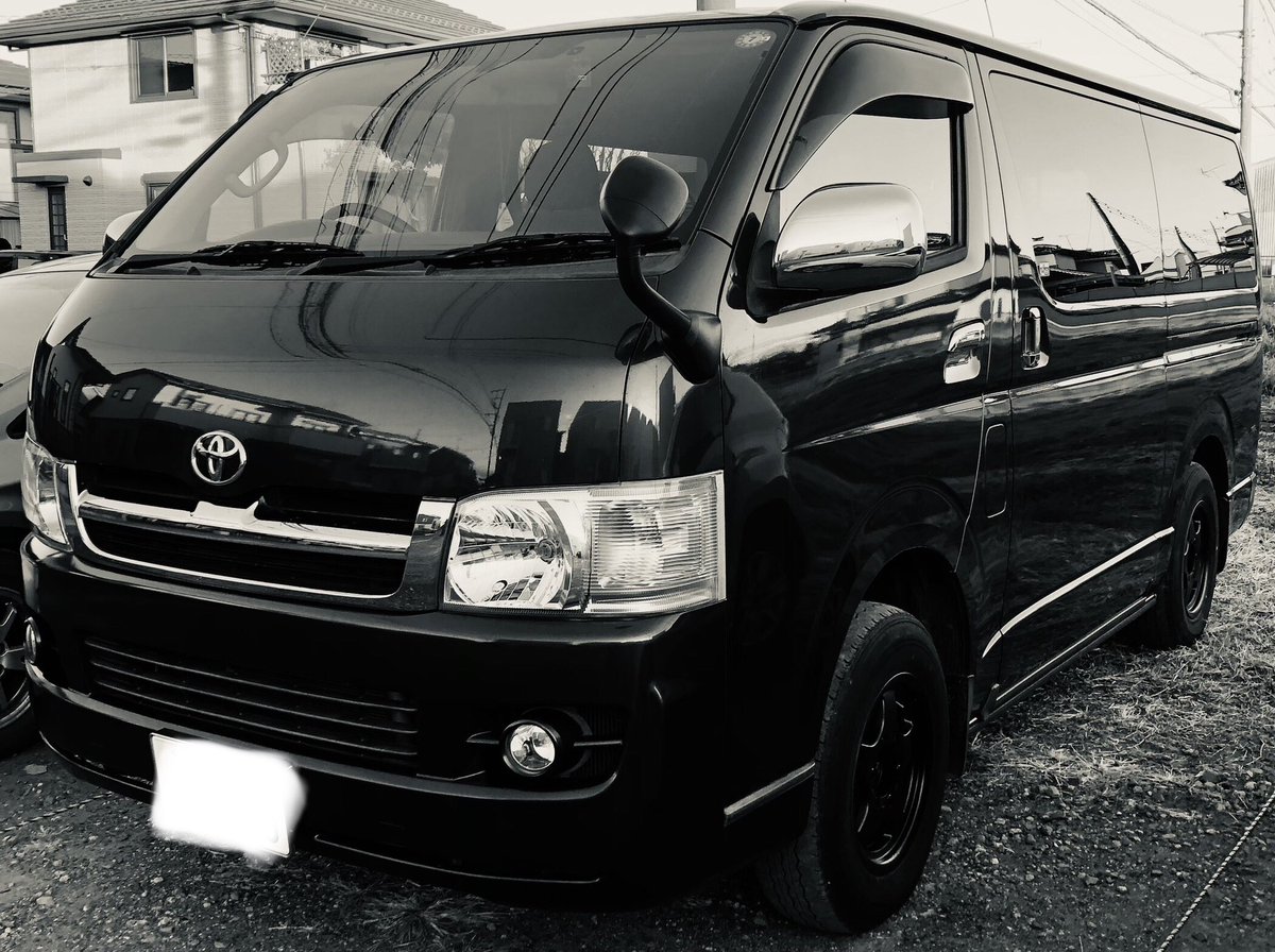 teeeeeee24's tweet photo. みなさんお久しぶりです！ハイエース無事納車！ベッドキットが付いてる以外ほぼノーマルなので、馬券で当てながらカスタムしていきますよ😎 https://t.co/ULN0m4M90a