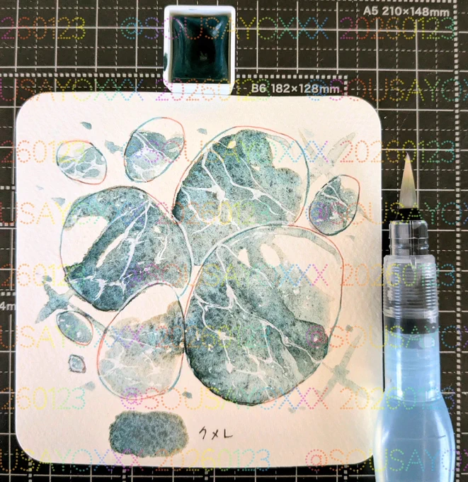 【充のカケラ(じゅうのかけら)】
廃棄された研究所の最深部で見つけることが出来る謎の欠片。
触るとほんのりと冷たい。カケラを揺らすと模様も波のように揺れる。
このままだと何も使えないが、とある素材と一緒に調合することで、本来の効果を発揮する。
#架空素材記録 292日目 