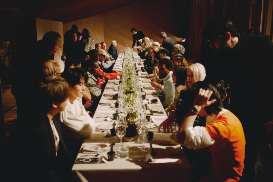 kenzo's tweet photo. An intimate evening shaped by conversations and shared moments.
Friends of the house @sza, &amp; more  at the KENZO dinner hosted by @nigoldeneye at Kenzo Takada’s former residence in Paris.

#KENZONIGO #NIGO #KENZOHOUSE #KENZOFW26 https://t.co/LSyFbWFHVJ