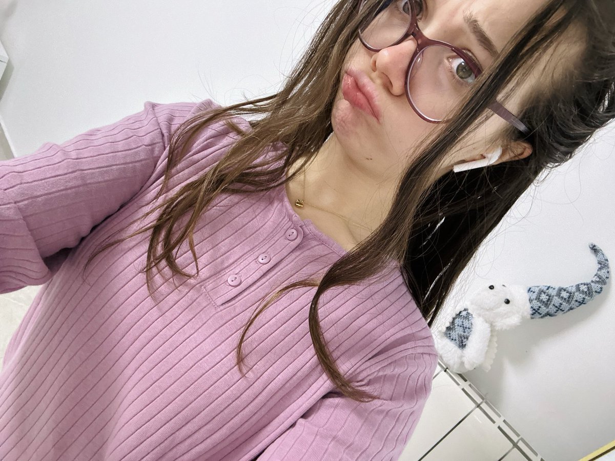 hel leehrax tweet media