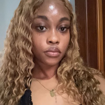 _JustKwesi's tweet image. I might disagree with her on something but I’ve always ignored whatever I disagree with when it comes to her.

SHE IS THE ONLY PERSON FIGHTING GALAMSEY and HER CONSISTENCY IS REAL.

Activist of the YEAR 2025/2026 for me.

I pray she’s able to refuse the bribes and continue!