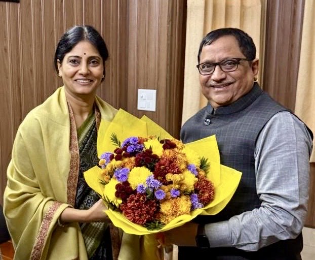 KiritkrJPatel's tweet photo. Today, I had the pleasure of meeting Ms. Anupriya Patel Ji, @AnupriyaSPatel Hon’ble Union Minister of State for Health and Family Welfare and MoS Chemicals & Fertilizers, at her residence office in New Delhi. It was a courtesy visit along with Shri Yogendra Kumar, Director (Marketing), IFFCO. I was also delighted to meet her husband, Shri Ashish Singh Patel Ji, Hon’ble Minister of Technical Education, Consumer Protection, and Weights and Measures, Government of Uttar Pradesh and also member of the Uttar Pradesh Legislative Council. Meeting the couple was truly a nice experience, and we had a brief yet meaningful and fruitful interaction.