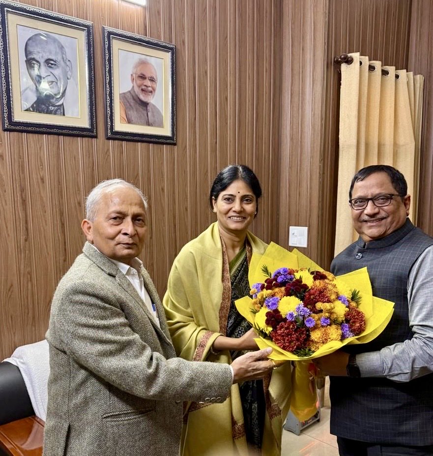 KiritkrJPatel's tweet photo. Today, I had the pleasure of meeting Ms. Anupriya Patel Ji, @AnupriyaSPatel Hon’ble Union Minister of State for Health and Family Welfare and MoS Chemicals & Fertilizers, at her residence office in New Delhi. It was a courtesy visit along with Shri Yogendra Kumar, Director (Marketing), IFFCO. I was also delighted to meet her husband, Shri Ashish Singh Patel Ji, Hon’ble Minister of Technical Education, Consumer Protection, and Weights and Measures, Government of Uttar Pradesh and also member of the Uttar Pradesh Legislative Council. Meeting the couple was truly a nice experience, and we had a brief yet meaningful and fruitful interaction.