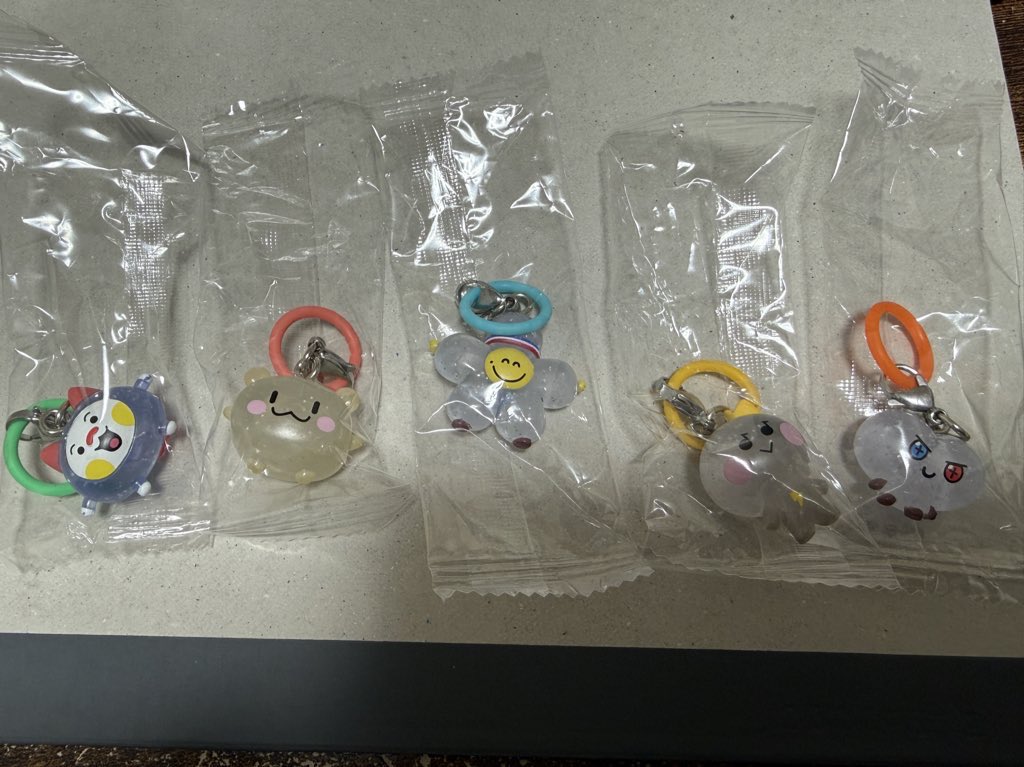 11070808tr's tweet photo. treasure ガチャガチャ　めじるしアクセサリー　交換

譲　画像

求　ラウ　ヒークン

2/11京セラ手渡し、郵送◎ https://t.co/S6StpSeYsZ