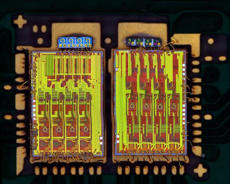 MicroscopeEOC's tweet photo. @semivision_tw The optical module chip is observed magnified under a microscope. https://t.co/d0FQM4dHQr