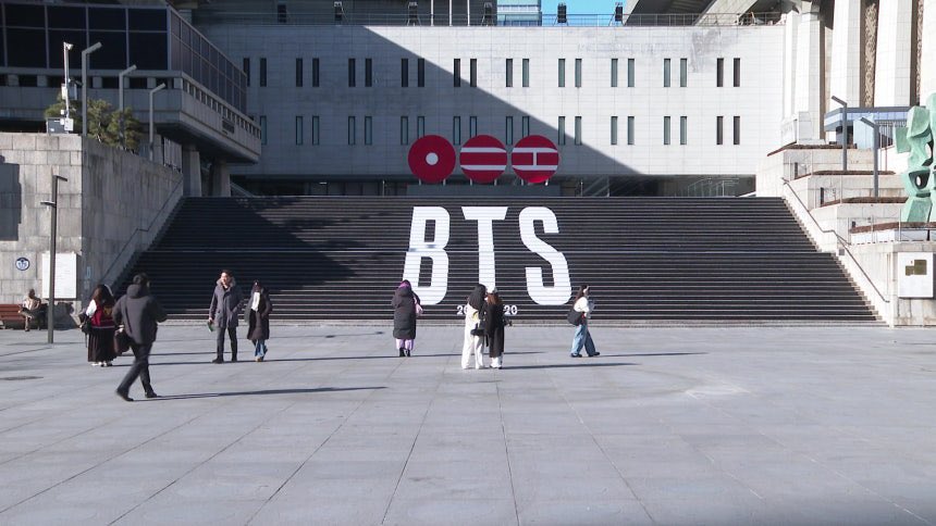 The age distribution for <a href="/BTS_twt/">방탄소년단</a> “ARIRANG TOUR” in Goyang

“In K-Pop there is a stereotype that fans are teenagers who leave as they grow older, but the evenly distributed 26–27% across the 20–40 age range serves as strong evidence that ARMY is a fandom with no “expiration date”